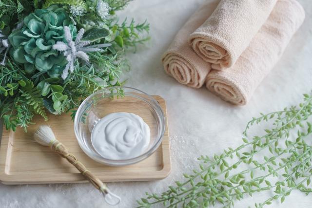 ハーブピーリングとは?剥離あり・なしの違いと注意点も解説